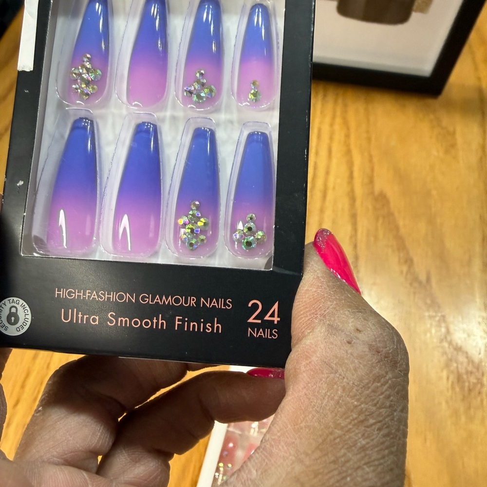 KISS Press-On Nail Bundle – New | Jewel & Jelly Nails + Nail Glue 💅✨ - Picture 3 of 8